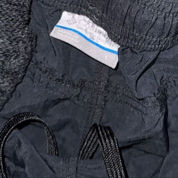 Columbia Ladies Shorts  - Picture 2 of 5